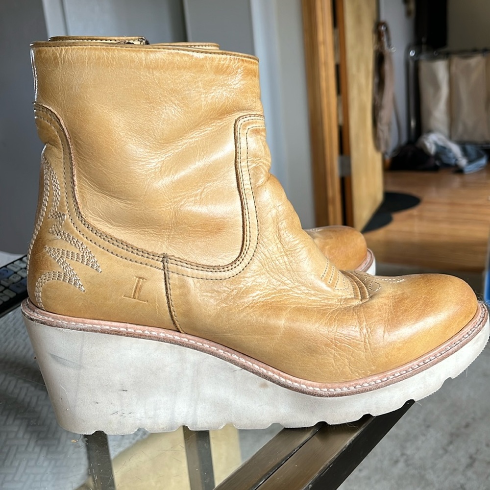 Lucchese Music City Wedge Bootie size 8
